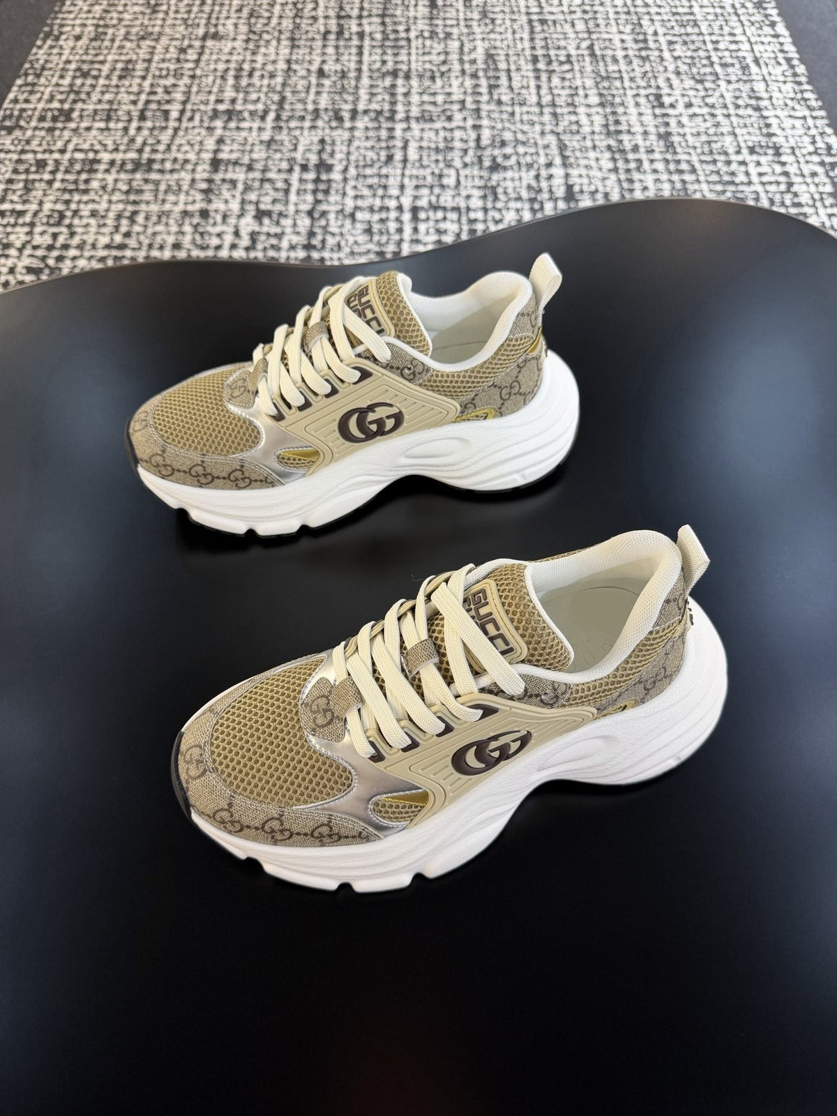 Gucci GG Logo Low-Top Sneakers — front